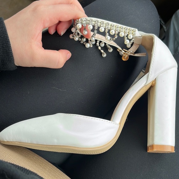 Shoes/Heels - Picture 1 of 3